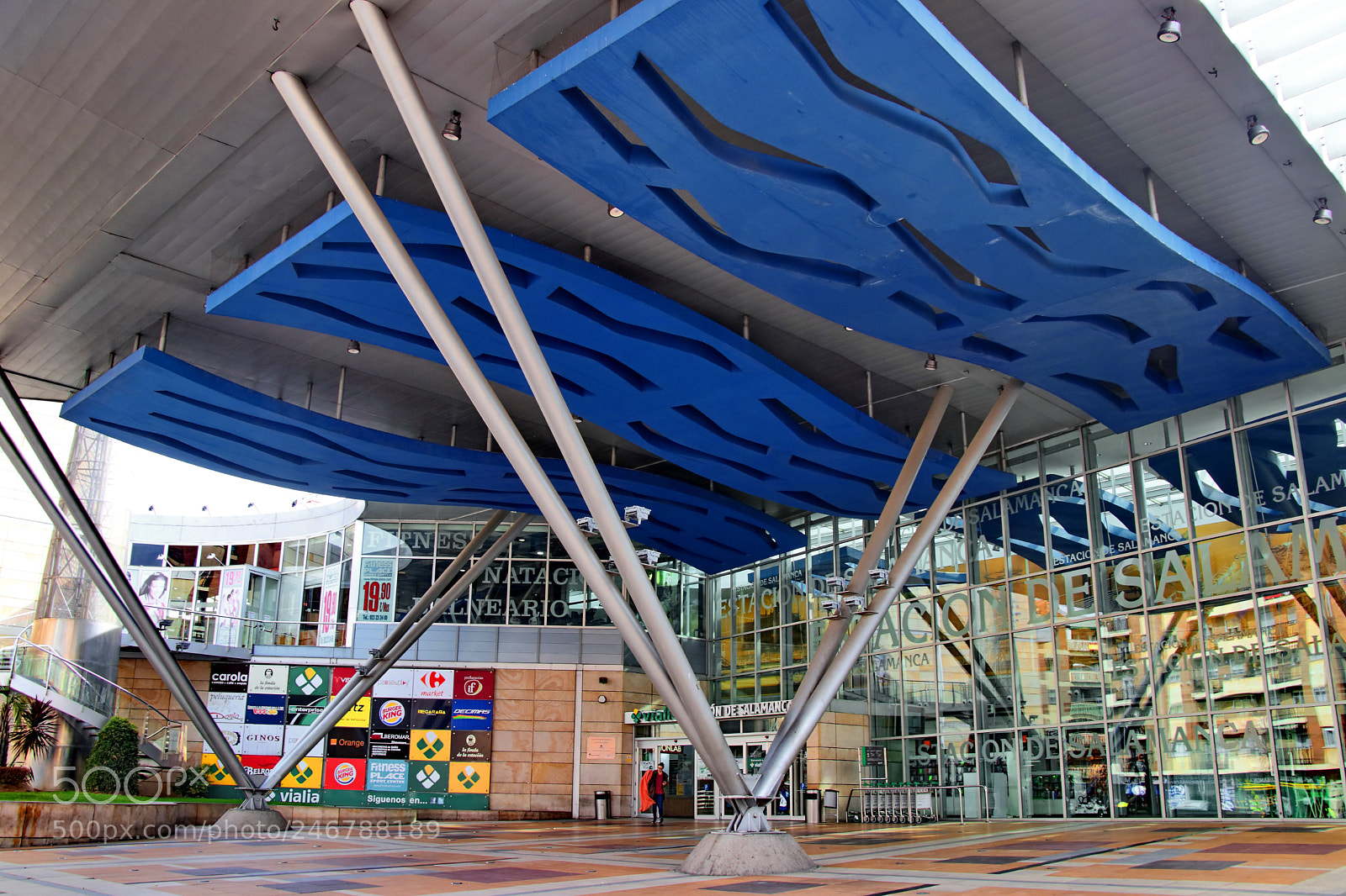 Canon EOS 77D (EOS 9000D / EOS 770D) sample photo. Estacion del tren photography