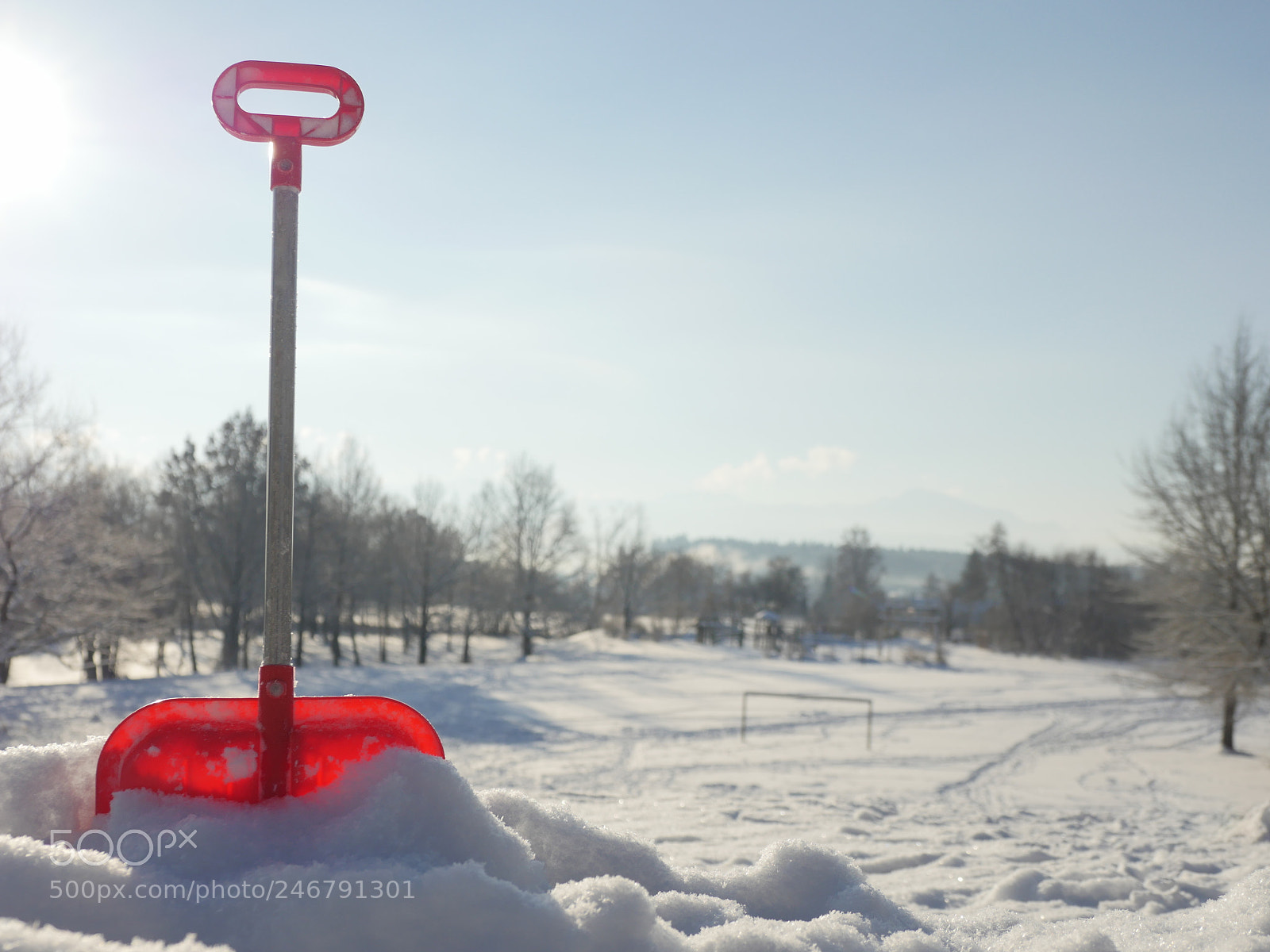 Panasonic Lumix DMC-GH4 sample photo. Forgotten toy shovel in photography