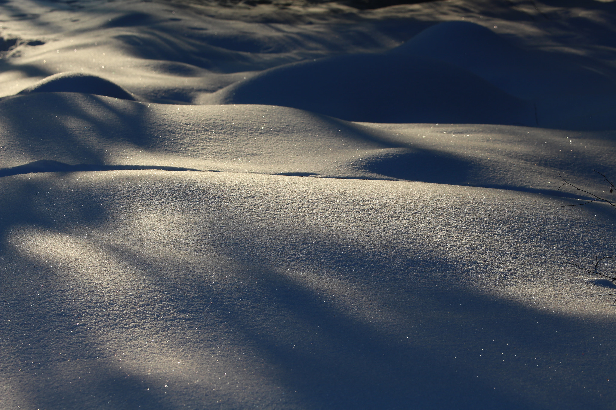 Canon EOS 700D (EOS Rebel T5i / EOS Kiss X7i) sample photo. Shadows and snowbank. photography