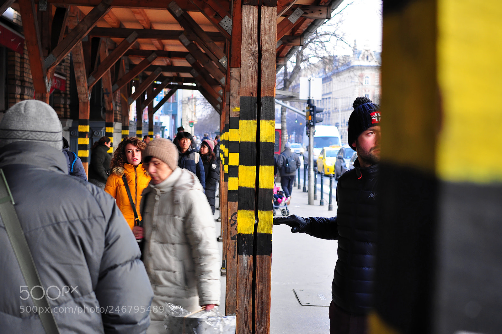 Nikon D90 sample photo. Budapest scaffolding and bystanders photography