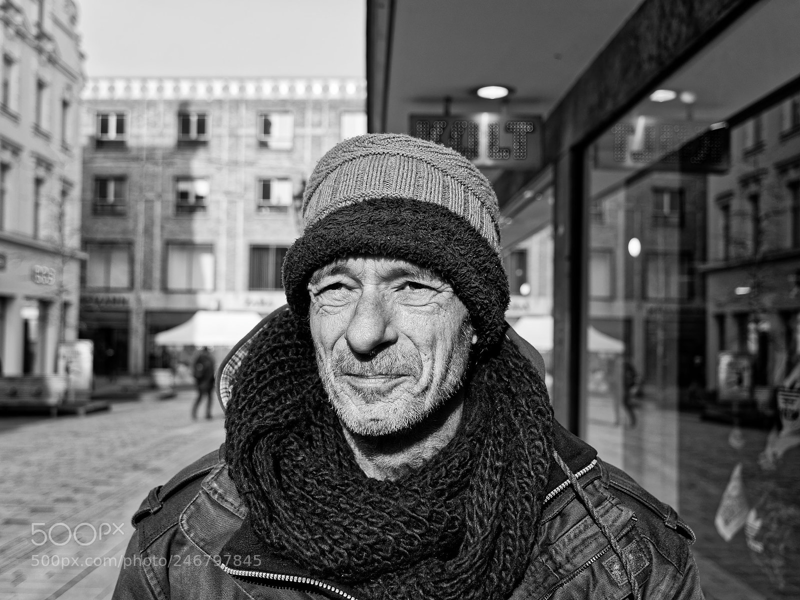 Panasonic Lumix DMC-GX8 sample photo. Stranded homeless painter photography
