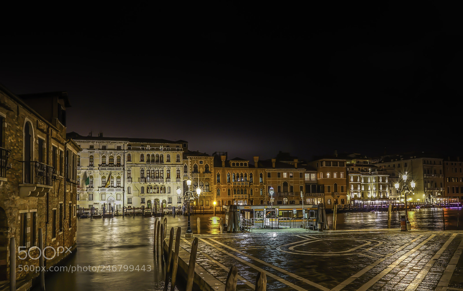 Sony a7 II sample photo. Plaza e fermata vaporetto photography