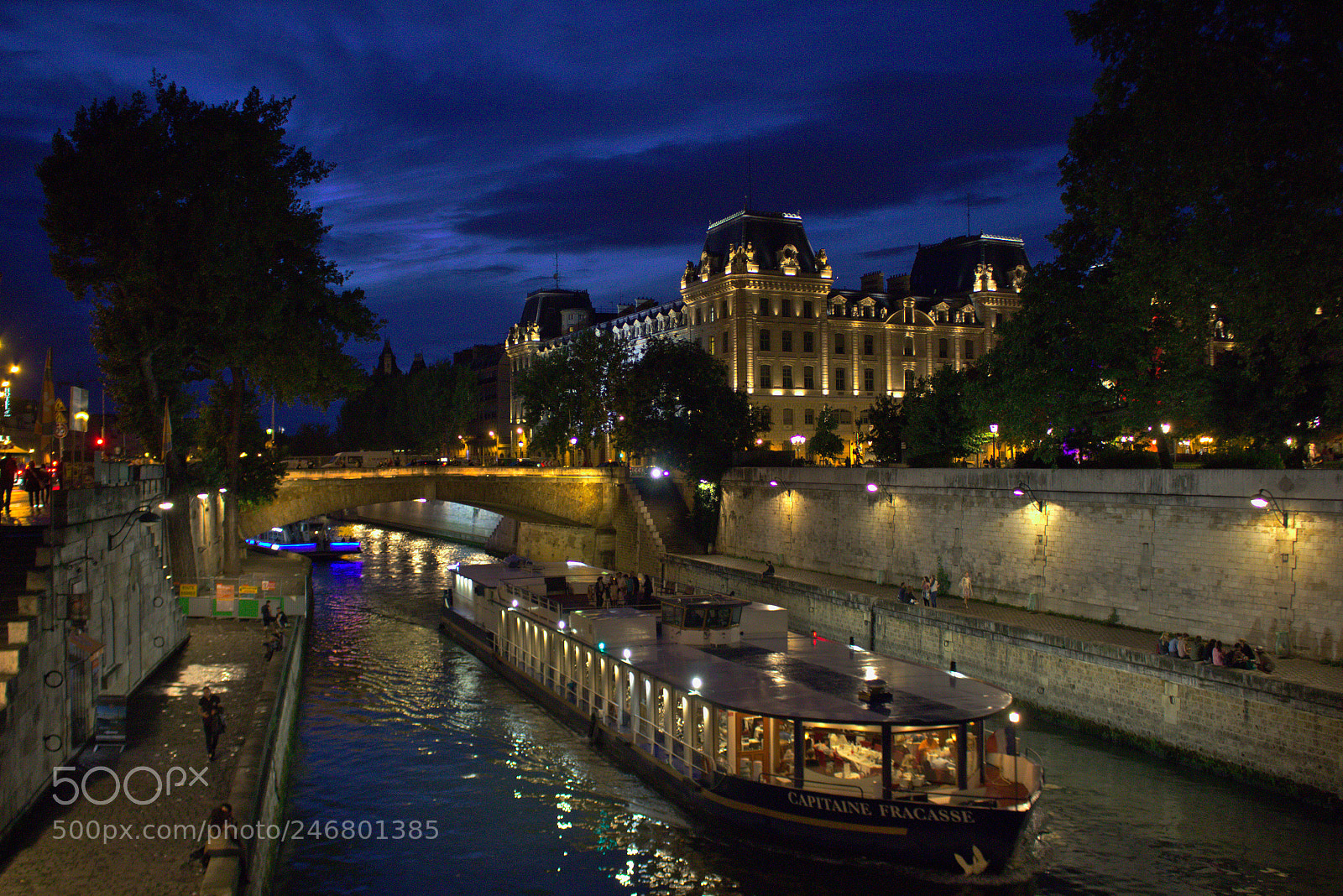 Canon EOS 700D (EOS Rebel T5i / EOS Kiss X7i) sample photo. Dinner cruise through paris photography