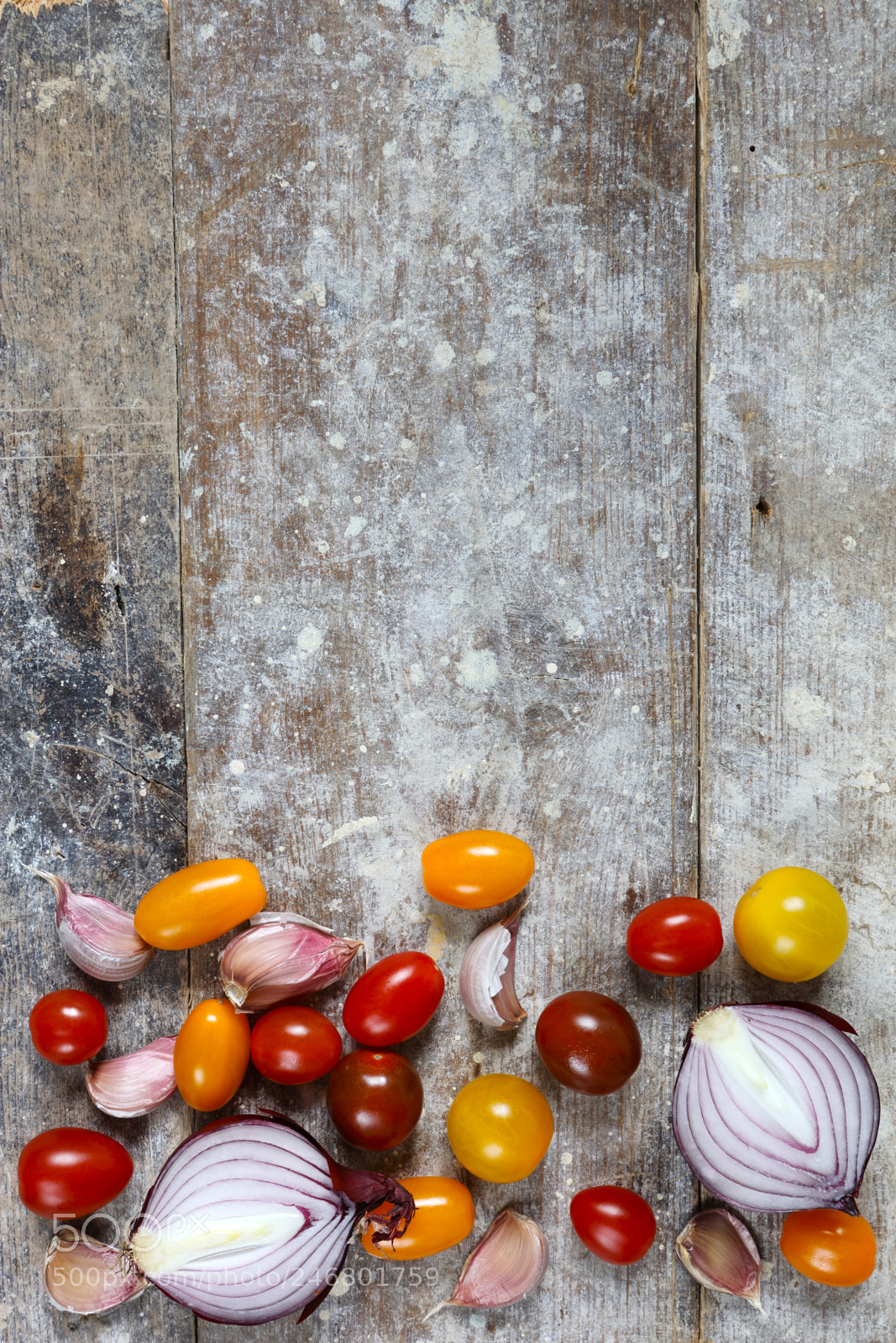 Canon EOS 5DS R sample photo. Garlic, onions and tomatoes photography