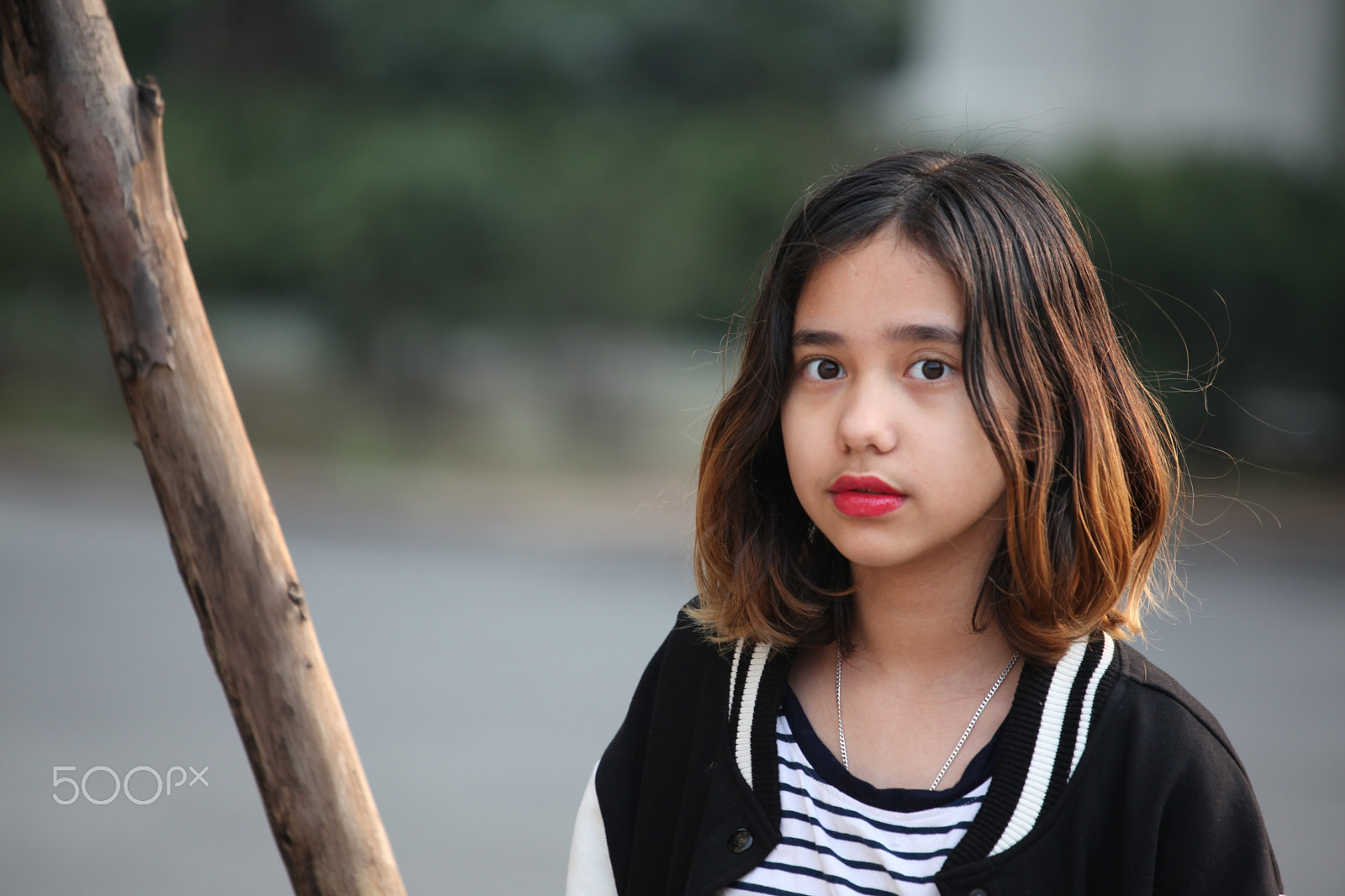 Canon EF 70-200mm F4L IS USM sample photo. Girl by road photography
