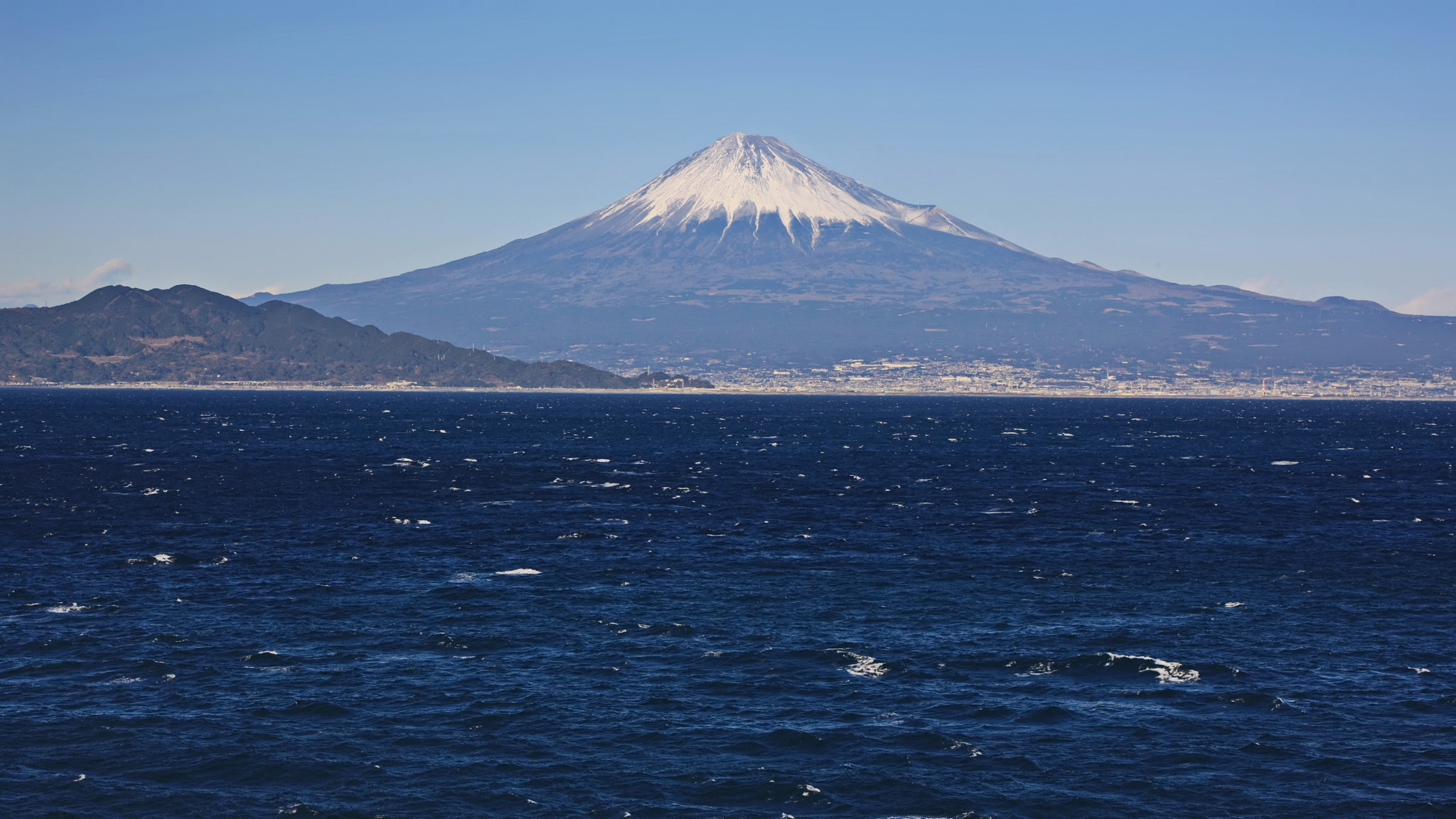 Canon EOS-1Ds Mark III + EF75-300mm f/4-5.6 sample photo. Windy day in the gulf of suruga photography