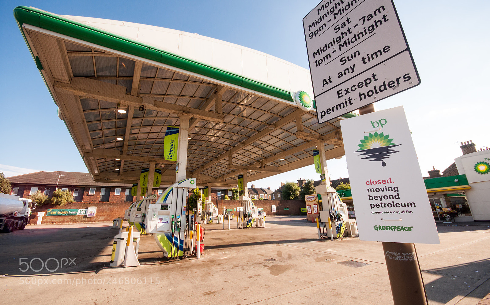 Nikon D90 sample photo. Bp garage closed by photography