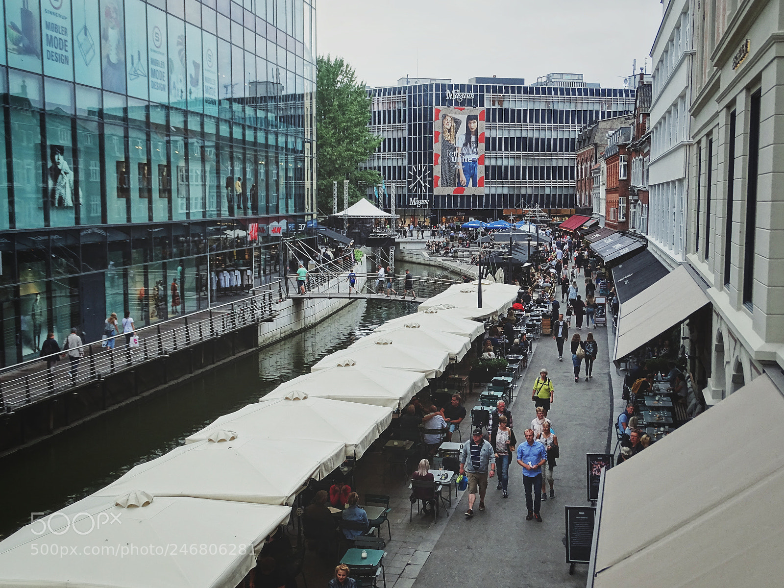 Sony Cyber-shot DSC-HX400V sample photo. Market photography