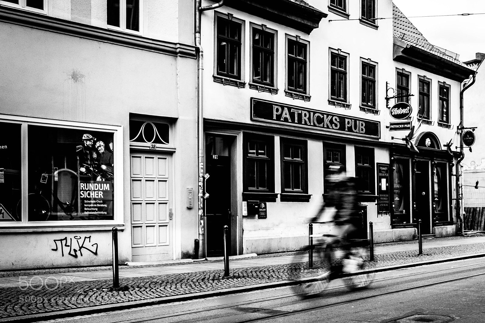 Fujifilm X-T20 sample photo. Patricks pub photography