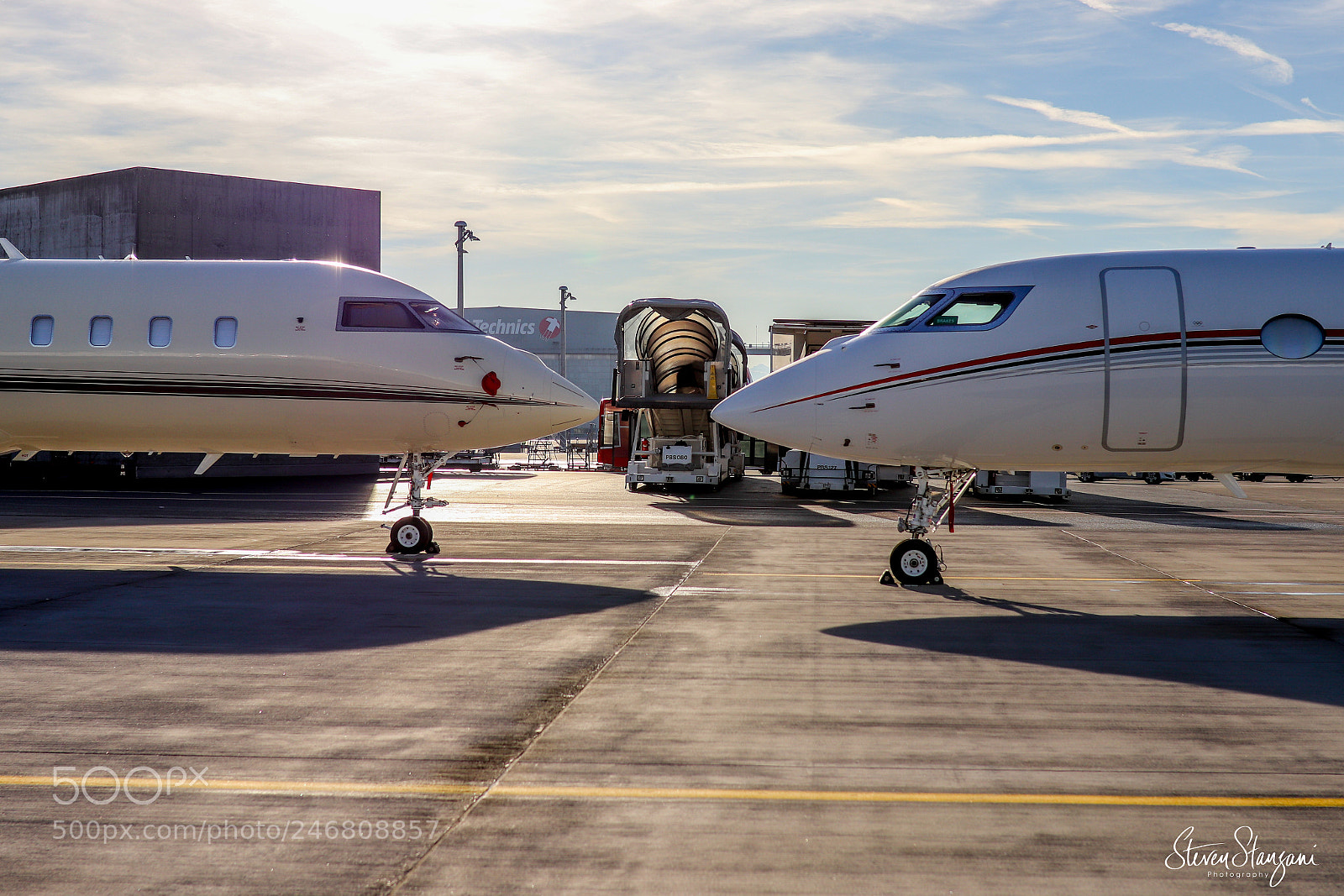 Canon EOS 77D (EOS 9000D / EOS 770D) sample photo. Planes photography