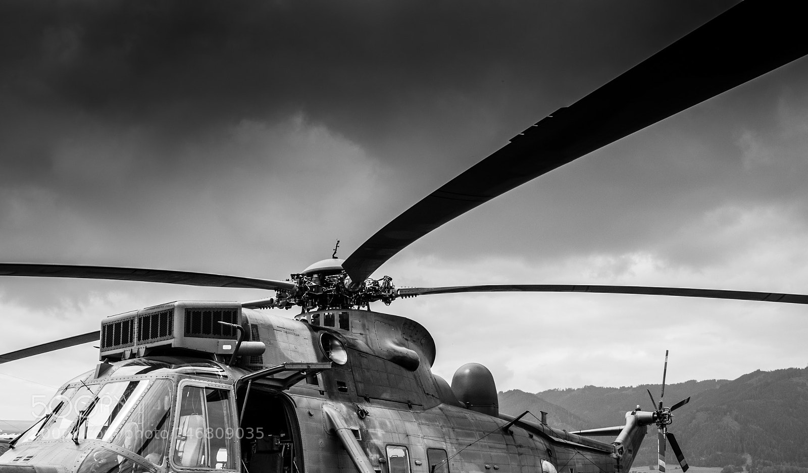 Nikon D90 sample photo. Helicopter standing by. photography