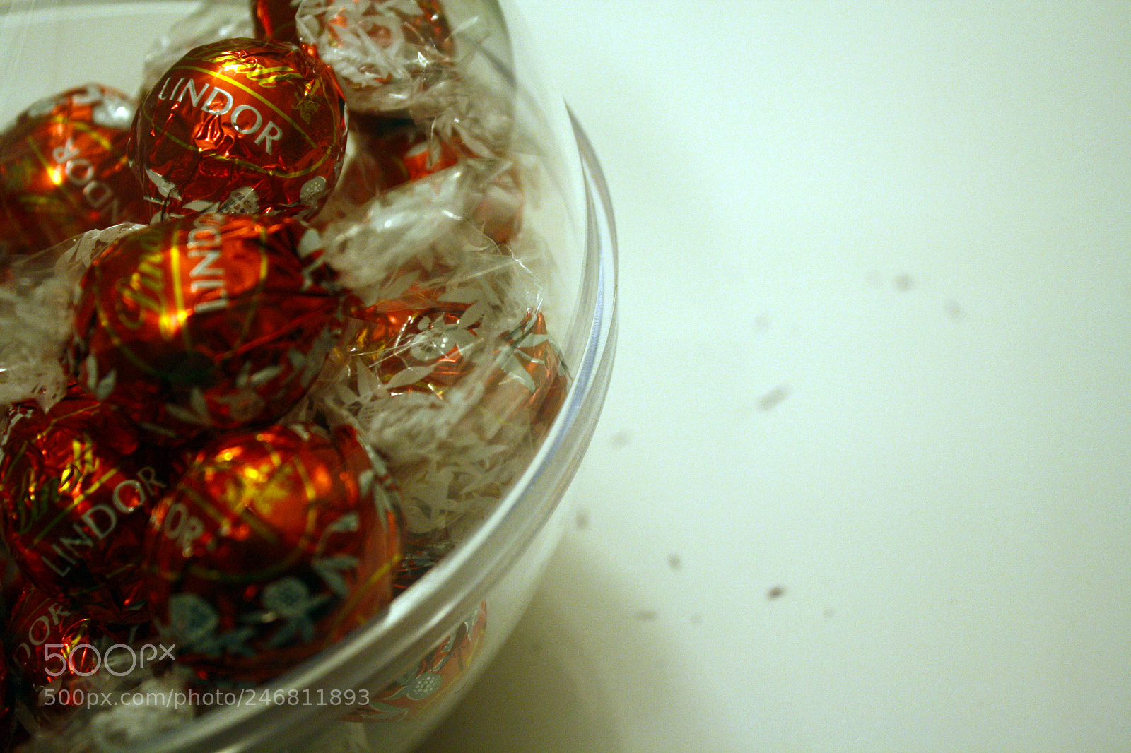 Canon EOS 1000D (EOS Digital Rebel XS / EOS Kiss F) sample photo. Lindor close up photography