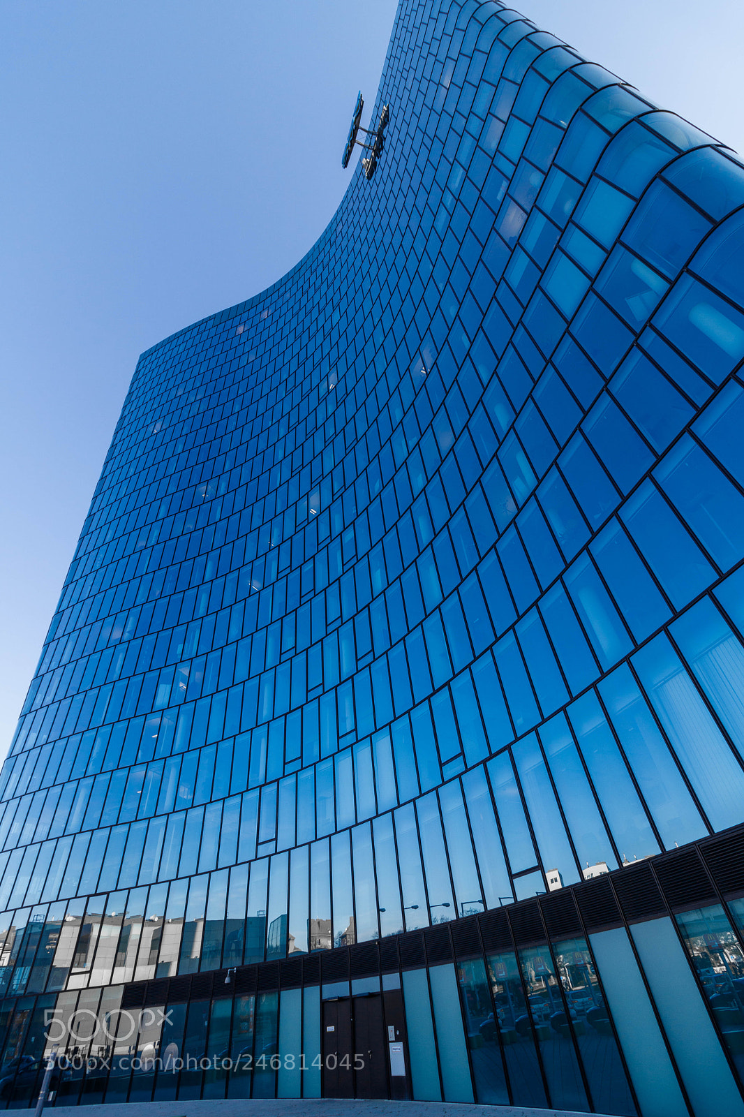 Canon EOS 750D (EOS Rebel T6i / EOS Kiss X8i) sample photo. A cutting-edge office building photography