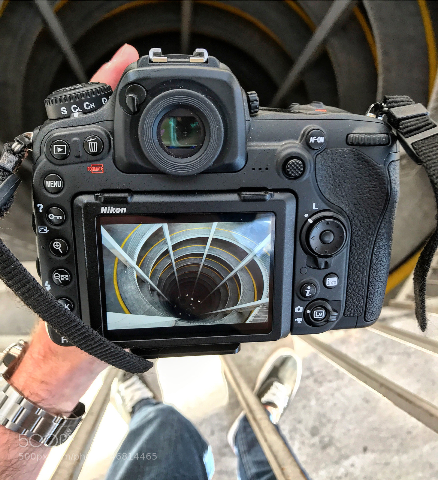 Apple iPhone 7 Plus sample photo. Further down the spiral photography