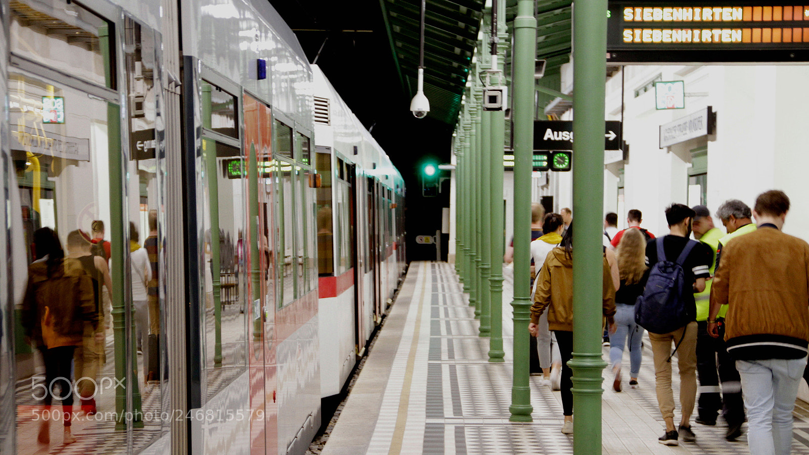 Canon EOS 7D sample photo. Vienna underground photography