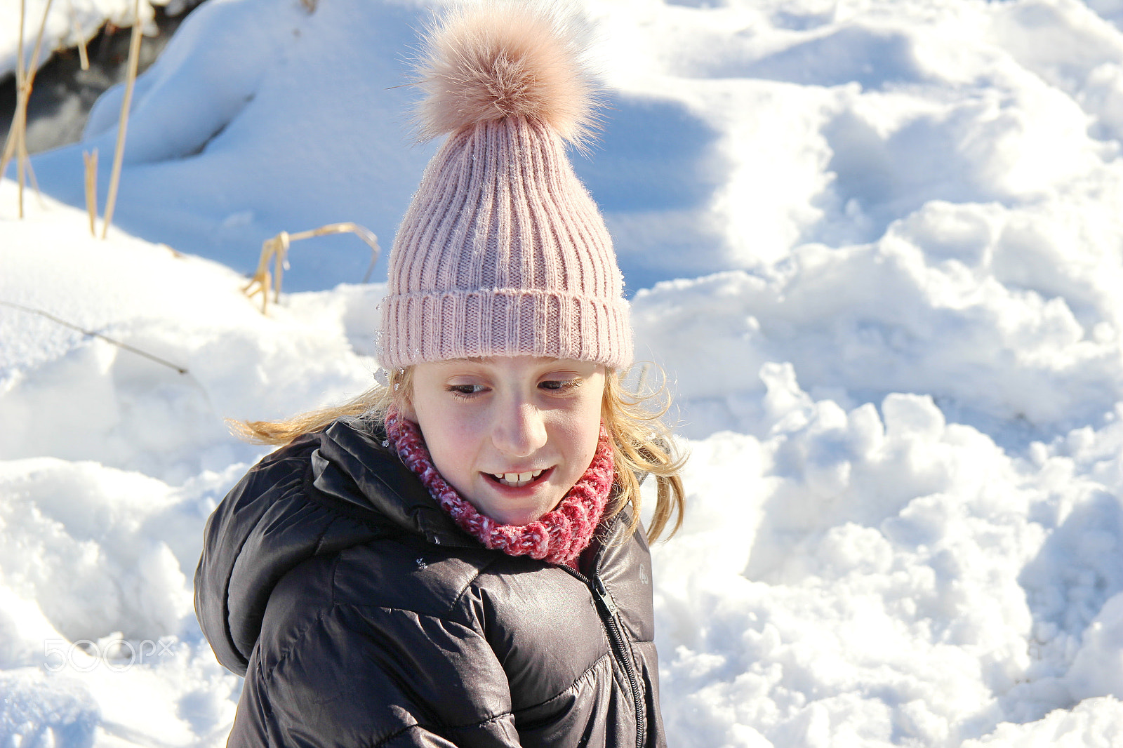 Canon EF-S 17-55mm F2.8 IS USM sample photo. Child play on snow photography