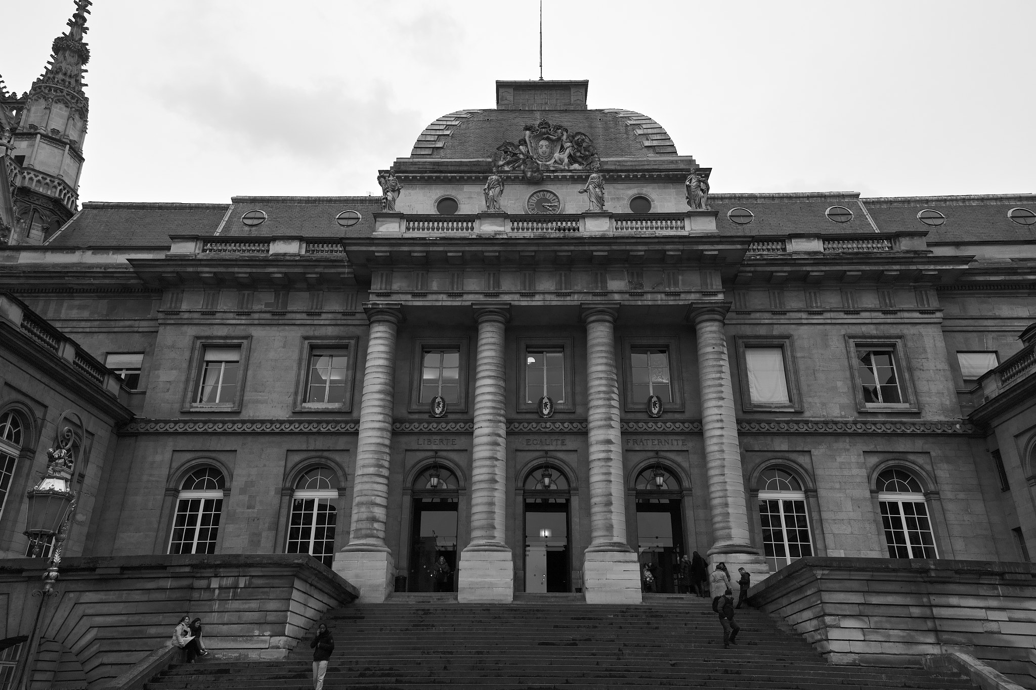 Sigma DP1 Merrill sample photo. Palais de justice de paris photography