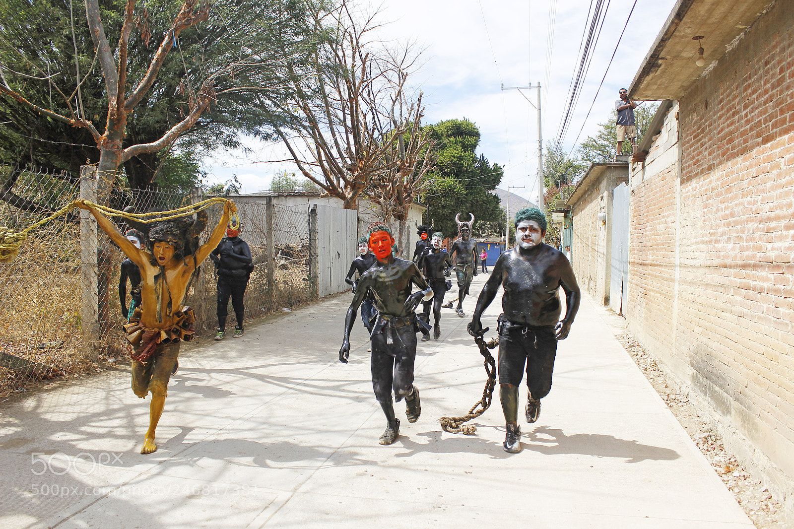 Canon EOS 600D (Rebel EOS T3i / EOS Kiss X5) sample photo. Diablos sueltos en carnava photography