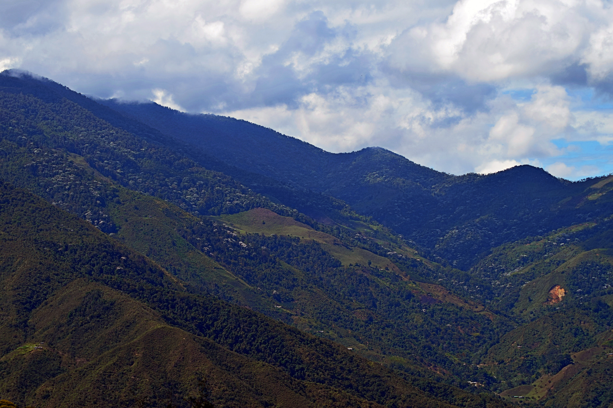 Nikon AF Nikkor 70-300mm F4-5.6G sample photo. Montañas del valle del cauca photography