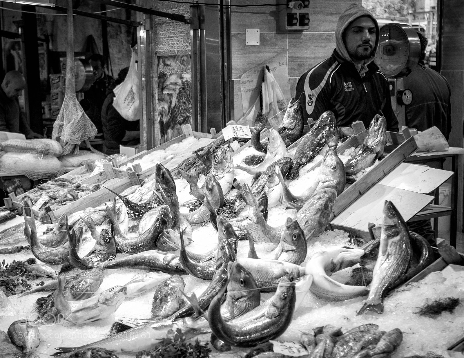 Olympus OM-D E-M10 II sample photo. Ballarò market @palermo photography
