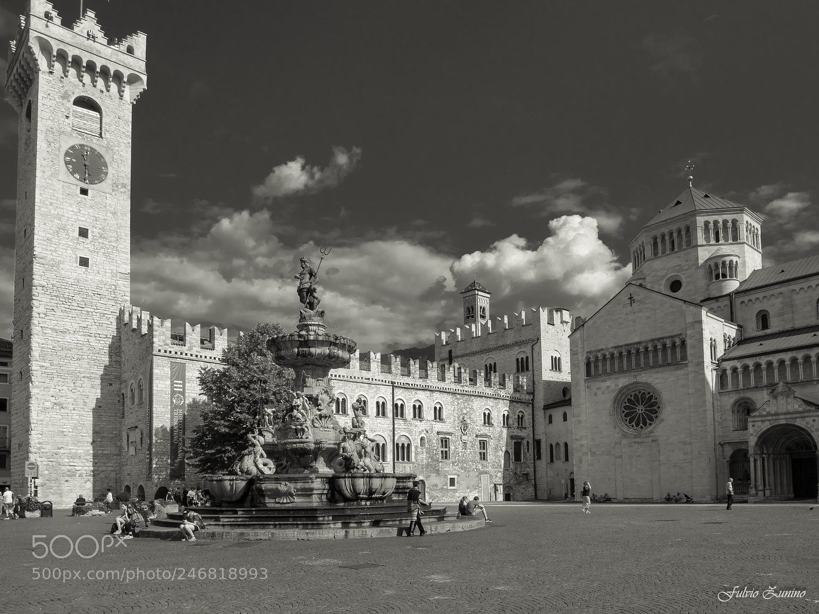 Olympus OM-D E-M1 Mark II sample photo. Duomo square - trento photography