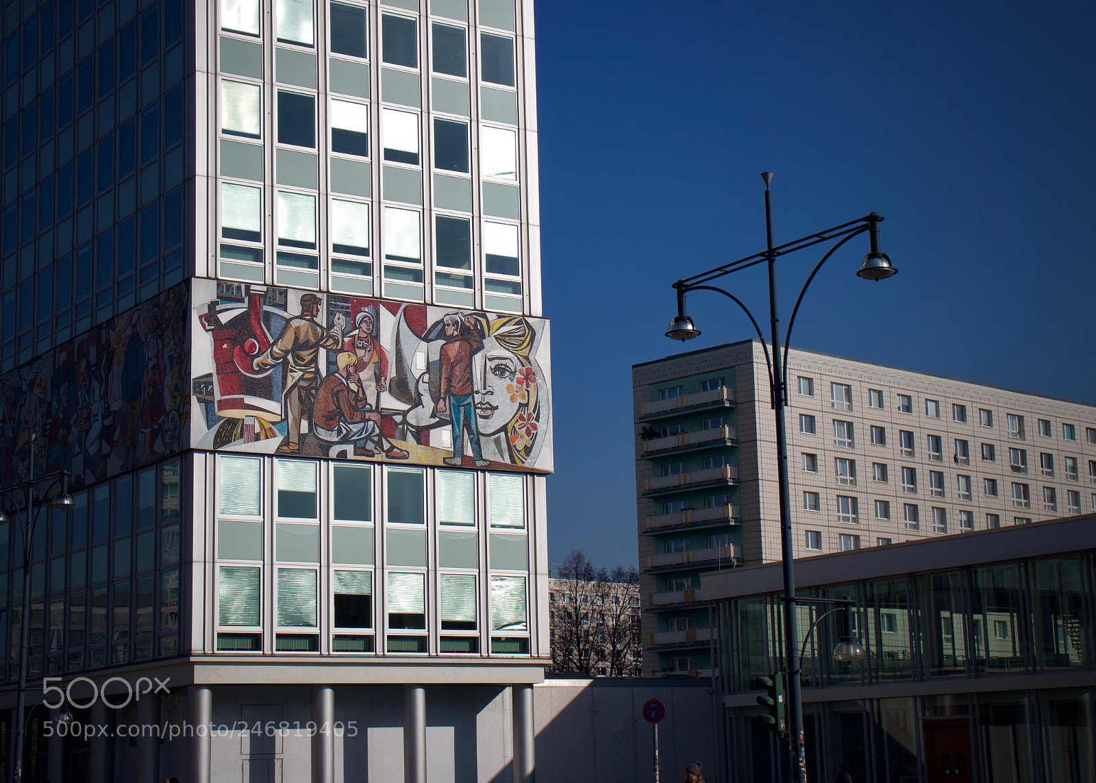 Canon EOS 200D (EOS Rebel SL2 / EOS Kiss X9) sample photo. Berlin communist mural photography