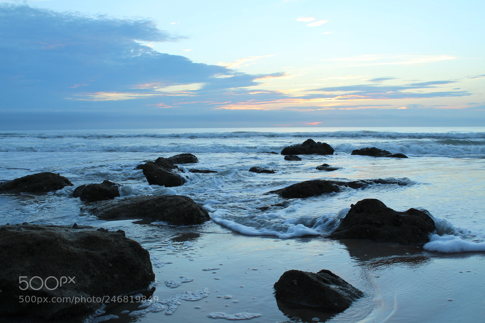 Canon EOS 1300D (EOS Rebel T6 / EOS Kiss X80) sample photo. Rocky beach photography