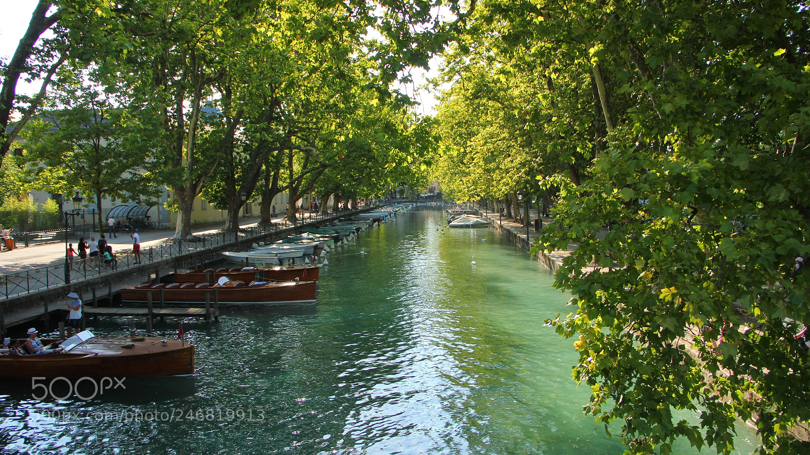 Canon EOS 550D (EOS Rebel T2i / EOS Kiss X4) sample photo. Annecy () photography