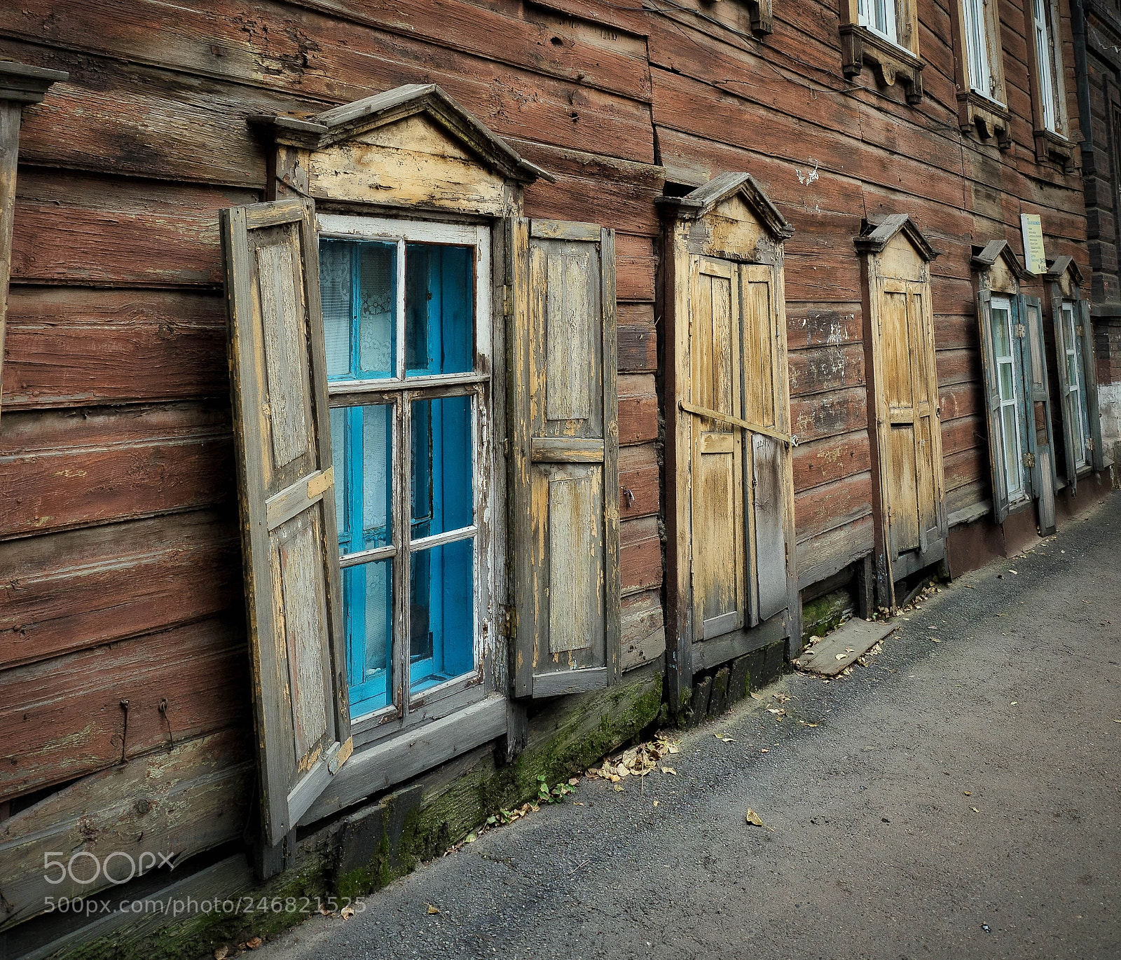 Olympus OM-D E-M5 II sample photo. The old house / Старинный дом photography