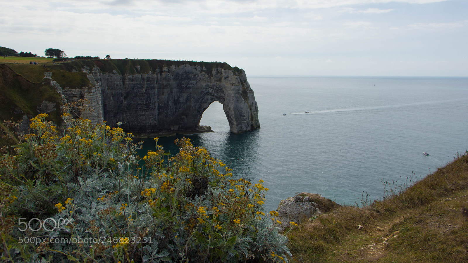 Canon EOS 550D (EOS Rebel T2i / EOS Kiss X4) sample photo. Etretat () photography