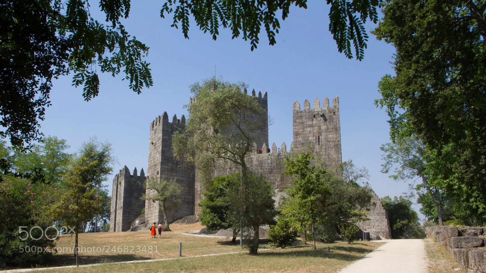 Canon EOS 550D (EOS Rebel T2i / EOS Kiss X4) sample photo. Guimaraes () photography