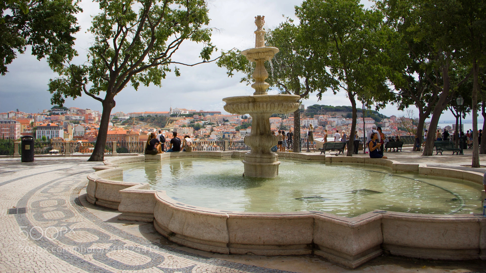 Canon EOS 550D (EOS Rebel T2i / EOS Kiss X4) sample photo. Lisbonne () photography