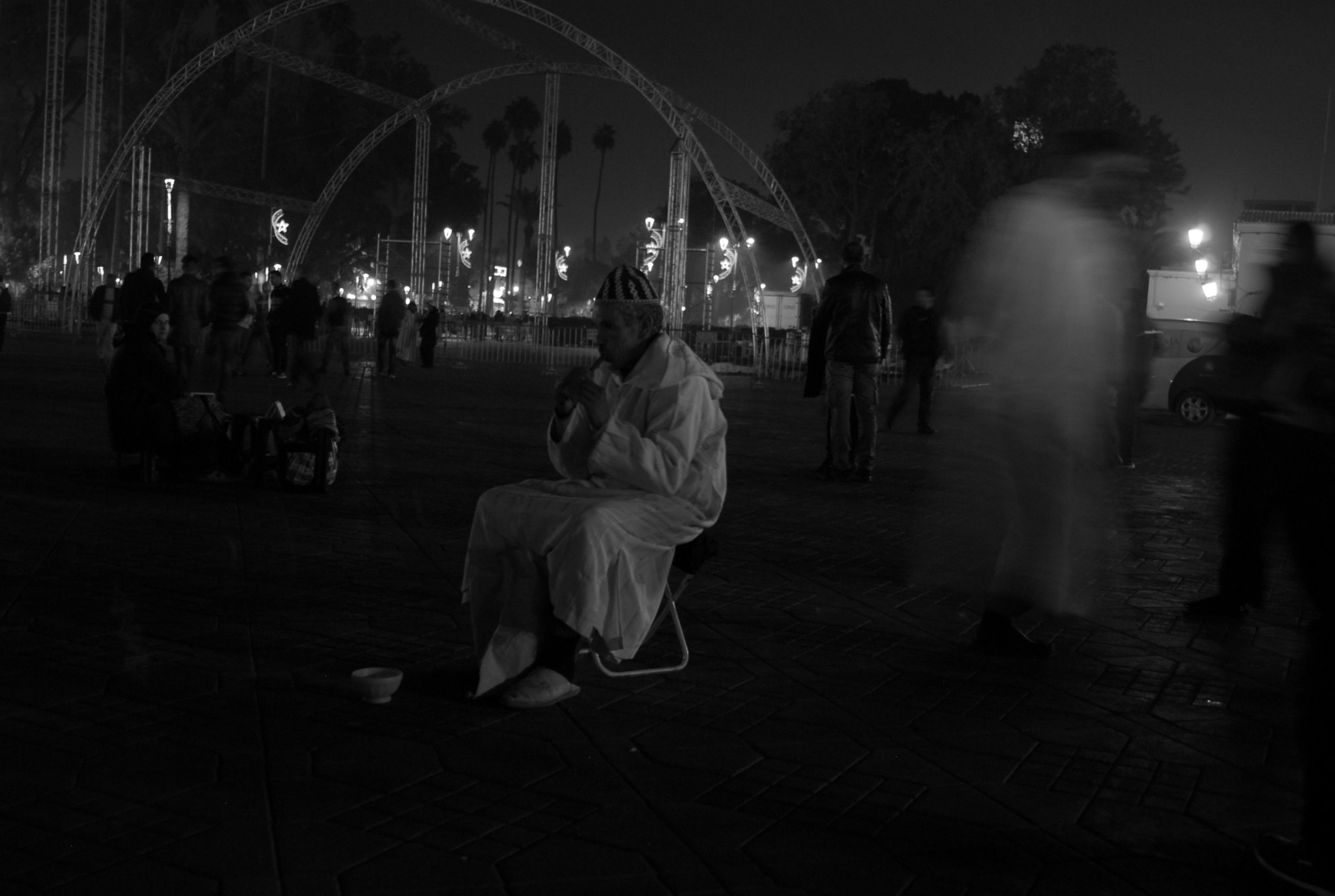 AF Nikkor 24mm f/2.8 sample photo. Lonely in the crowd photography