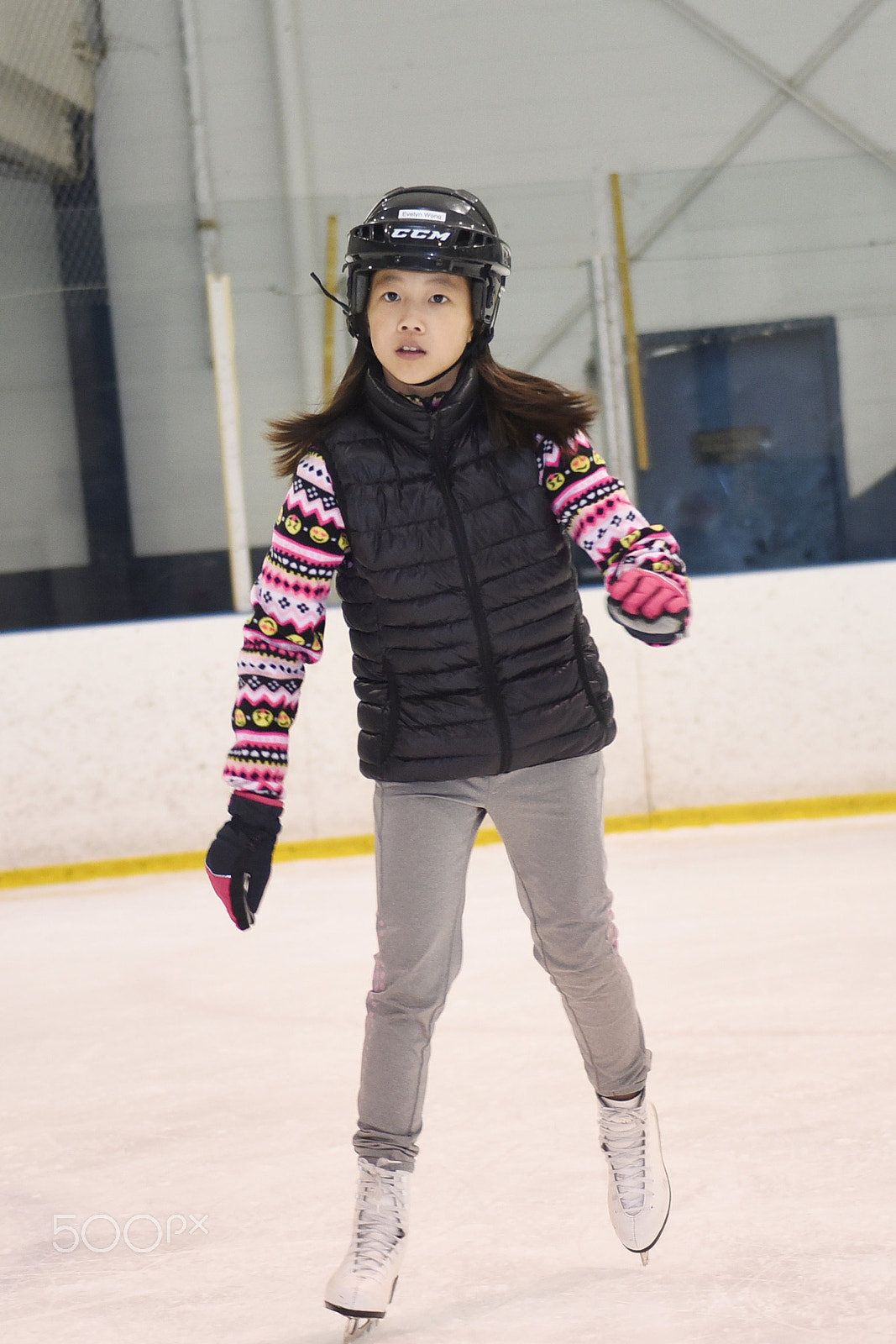 AF Zoom-Nikkor 80-200mm f/4.5-5.6D sample photo. Girl skating photography