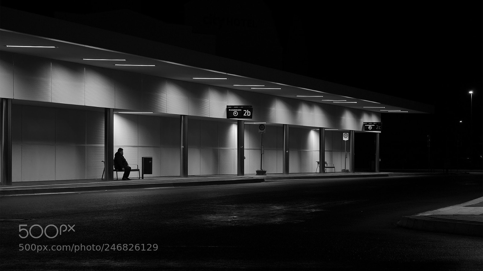 Panasonic Lumix DMC-G6 sample photo. Waiting for the bus photography