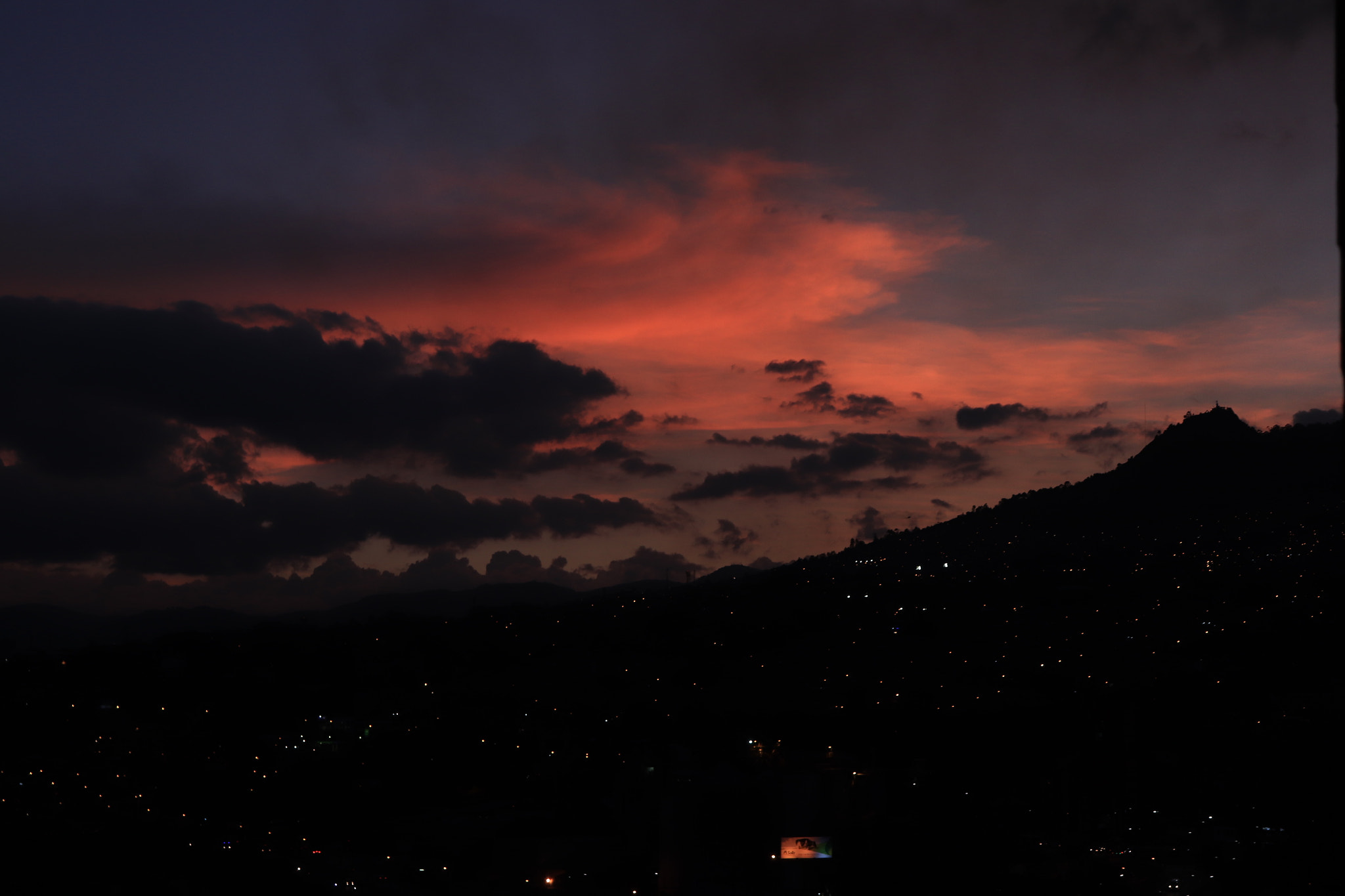 Canon EOS 800D (EOS Rebel T7i / EOS Kiss X9i) sample photo. Bello atardecer en la eterna primavera photography