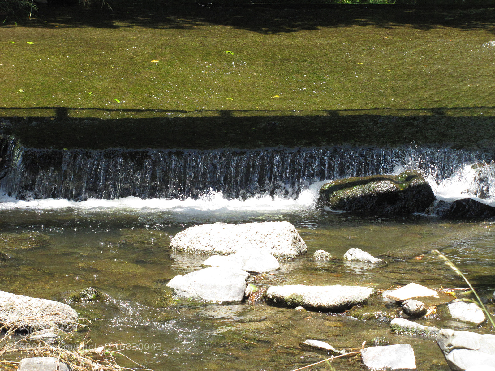 Canon PowerShot SX20 IS sample photo. Mini waterfall photography