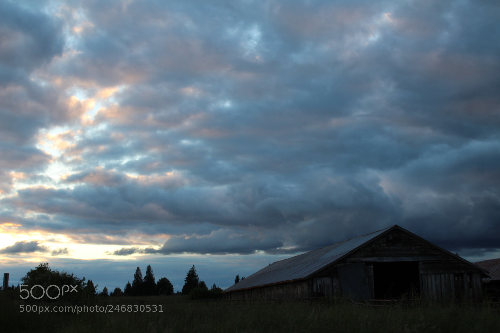 Canon EOS 1300D (EOS Rebel T6 / EOS Kiss X80) sample photo. Abandoned barn photography