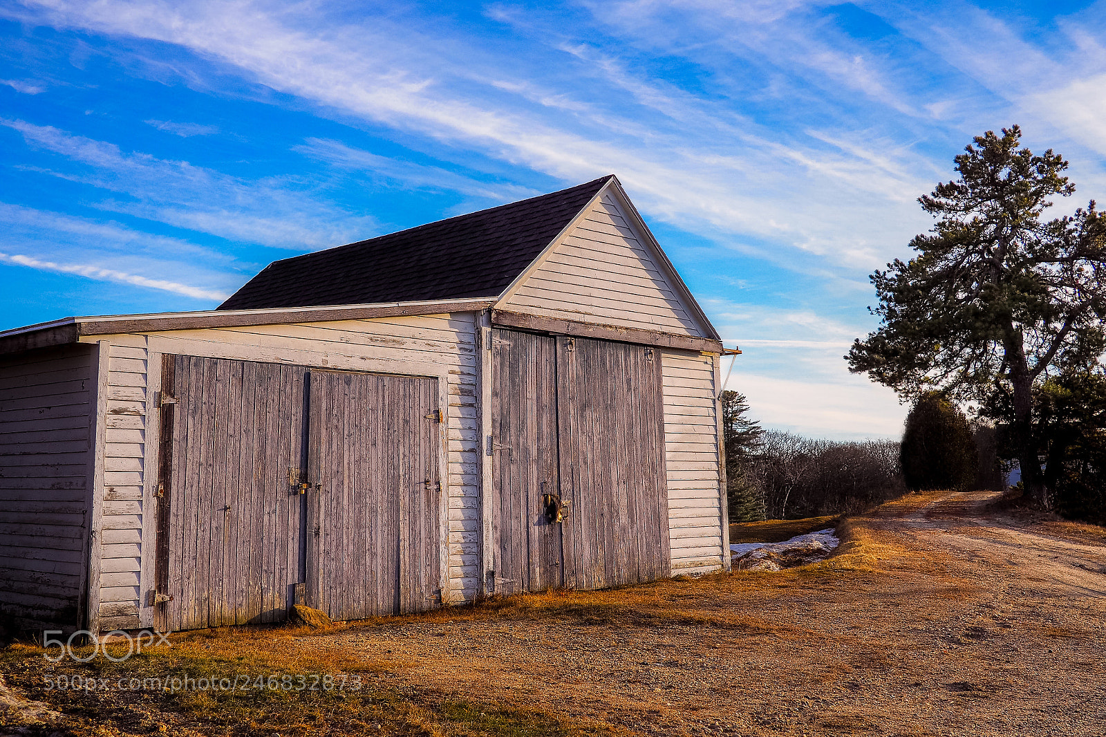 Olympus OM-D E-M10 II sample photo. Sunday barn (c) photography