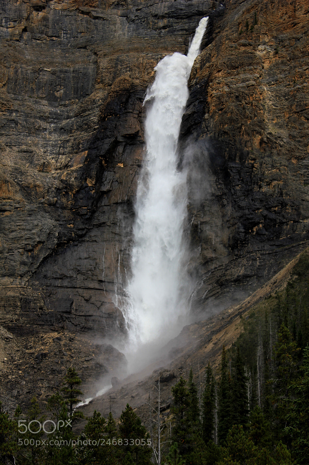 Canon EOS 550D (EOS Rebel T2i / EOS Kiss X4) sample photo. Takakkaw falls photography