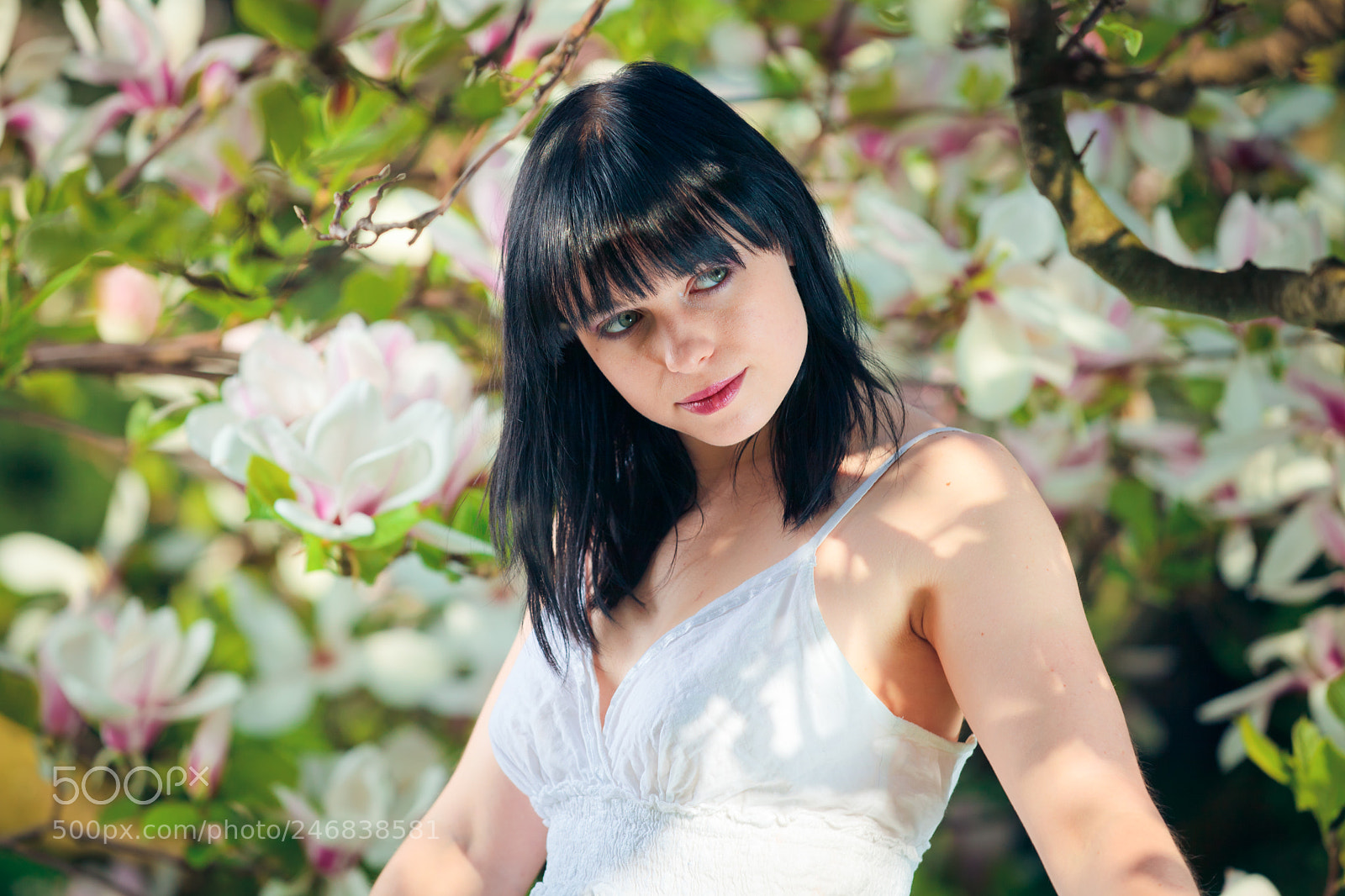 Canon EOS 5D Mark II sample photo. Young woman in magnolia photography