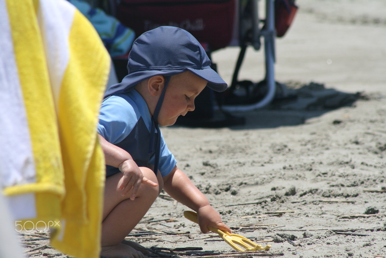 EF75-300mm f/4-5.6 sample photo. Playing in the sand photography