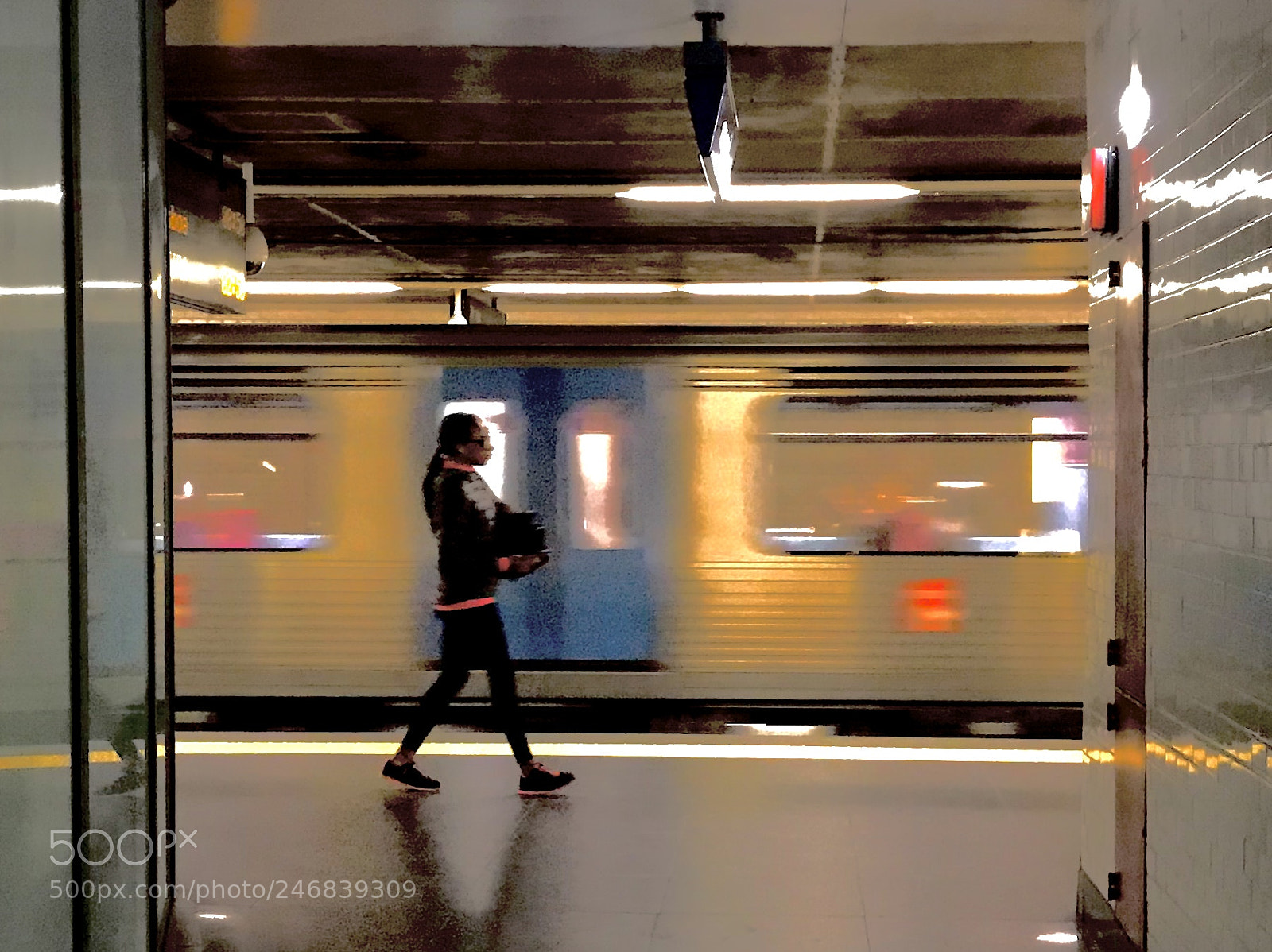 Apple iPhone 7 Plus sample photo. Metro photography
