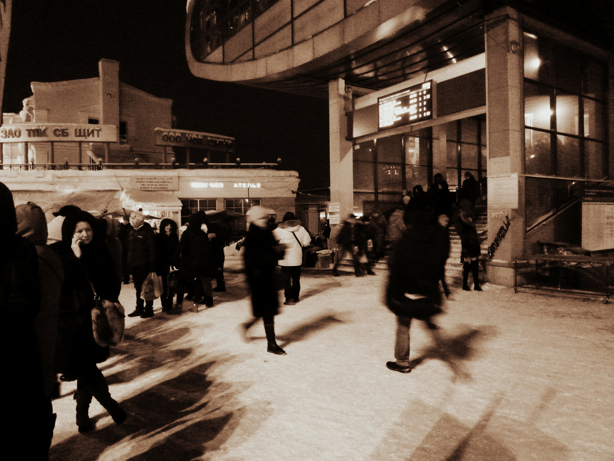 Panasonic DMC-FX500 sample photo. Winter. train station. strangers. shaddows. photography