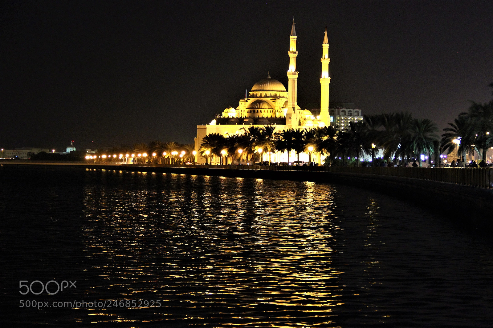 Canon EOS 600D (Rebel EOS T3i / EOS Kiss X5) sample photo. Evening in the sharjiah. photography