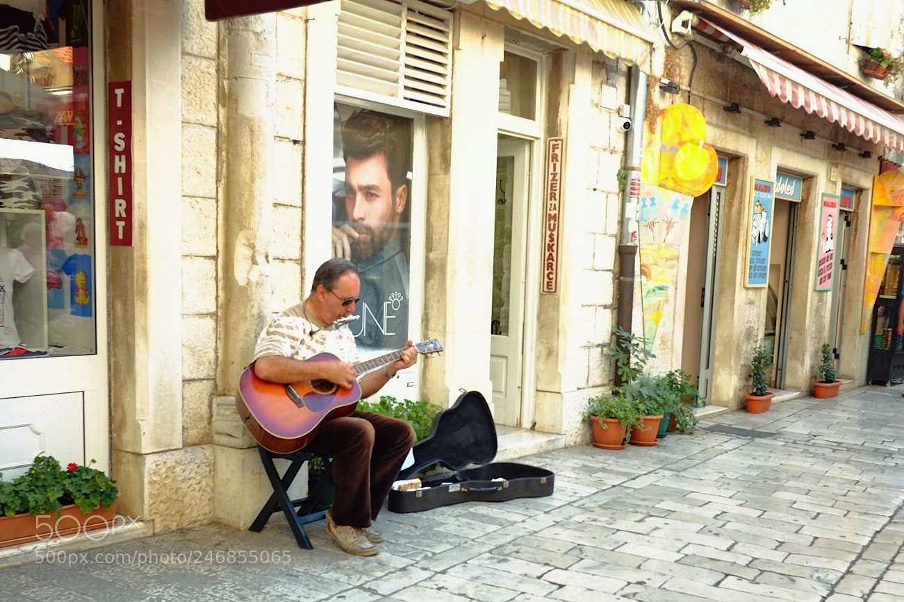 Fujifilm X-Pro1 sample photo. Street performer in old photography