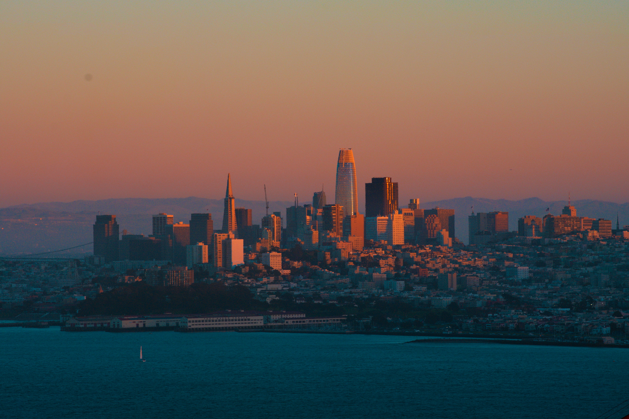 Nikon D7200 sample photo. City in red photography