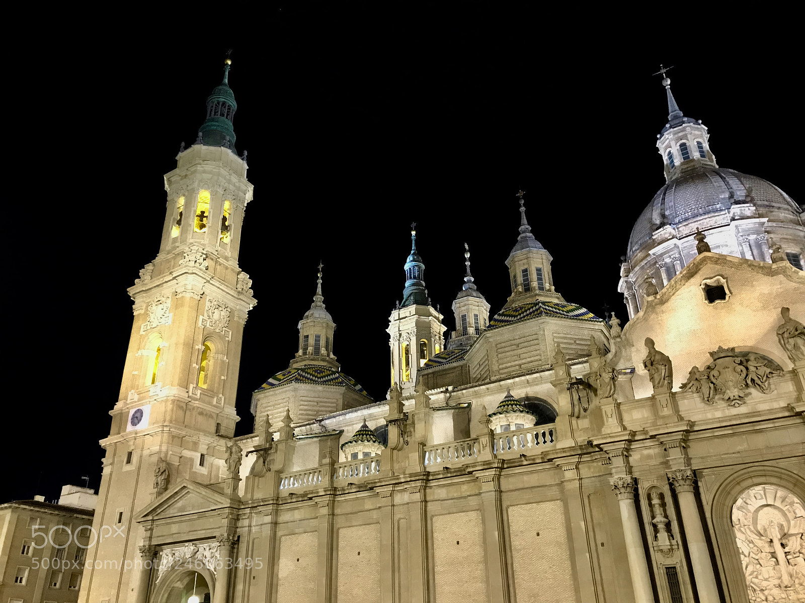 Apple iPhone 7 sample photo. Basílica iluminada photography