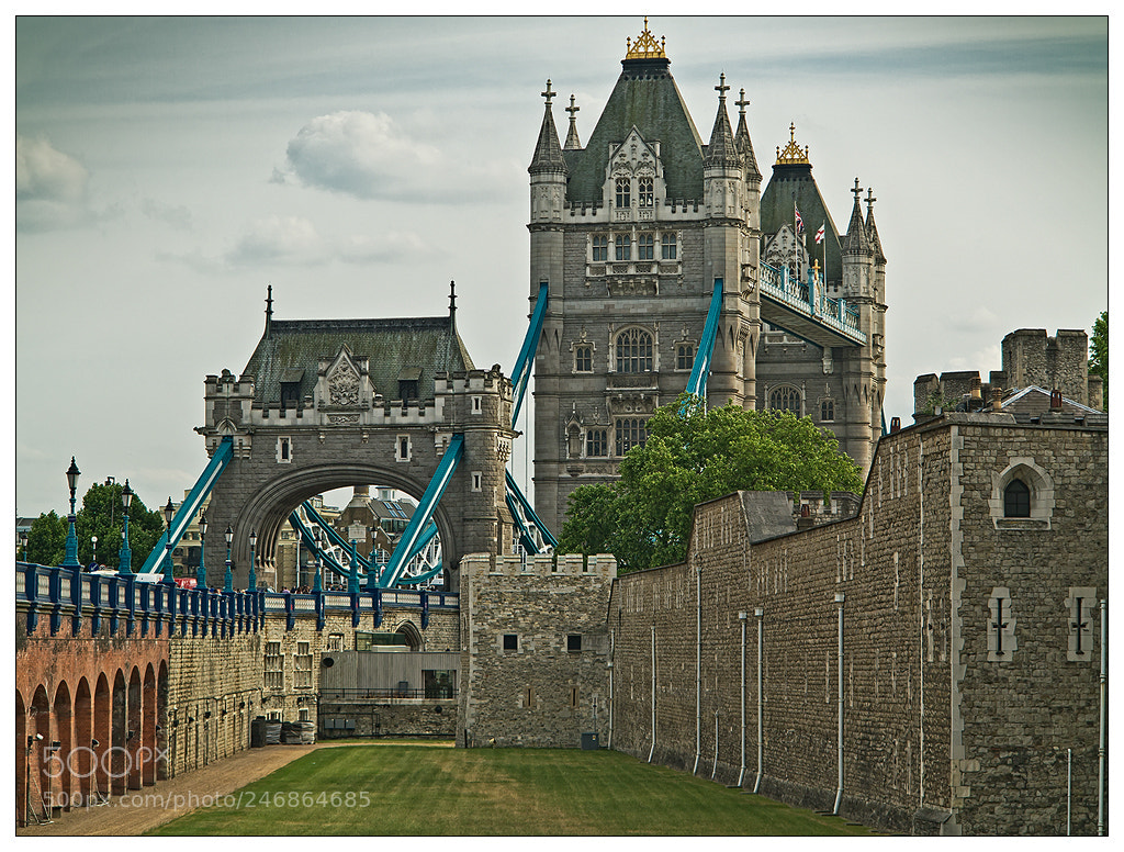 Canon PowerShot G1 X sample photo. An historical perspective photography