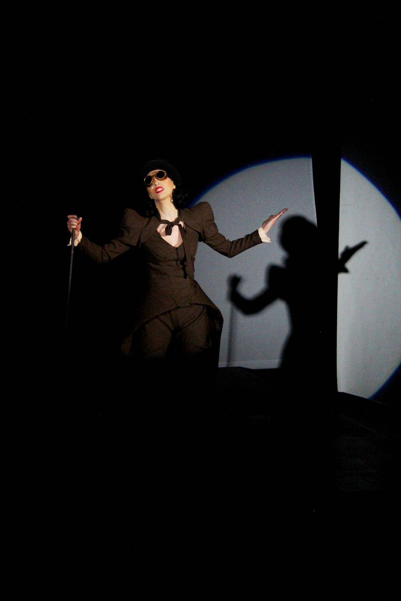 Canon EF-S 18-200mm F3.5-5.6 IS sample photo. Actress on the stage photography